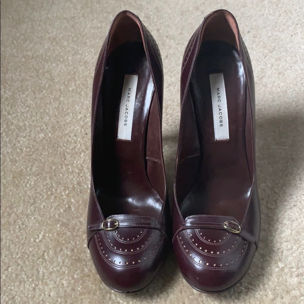 Marc Jacobs brown pumps with buckle detail